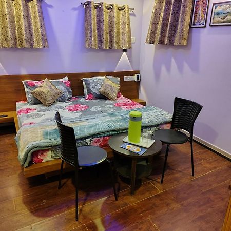 Shaleen Elegance Homestay Nakki Lake 400 Meters マウント・アブ エクステリア 写真