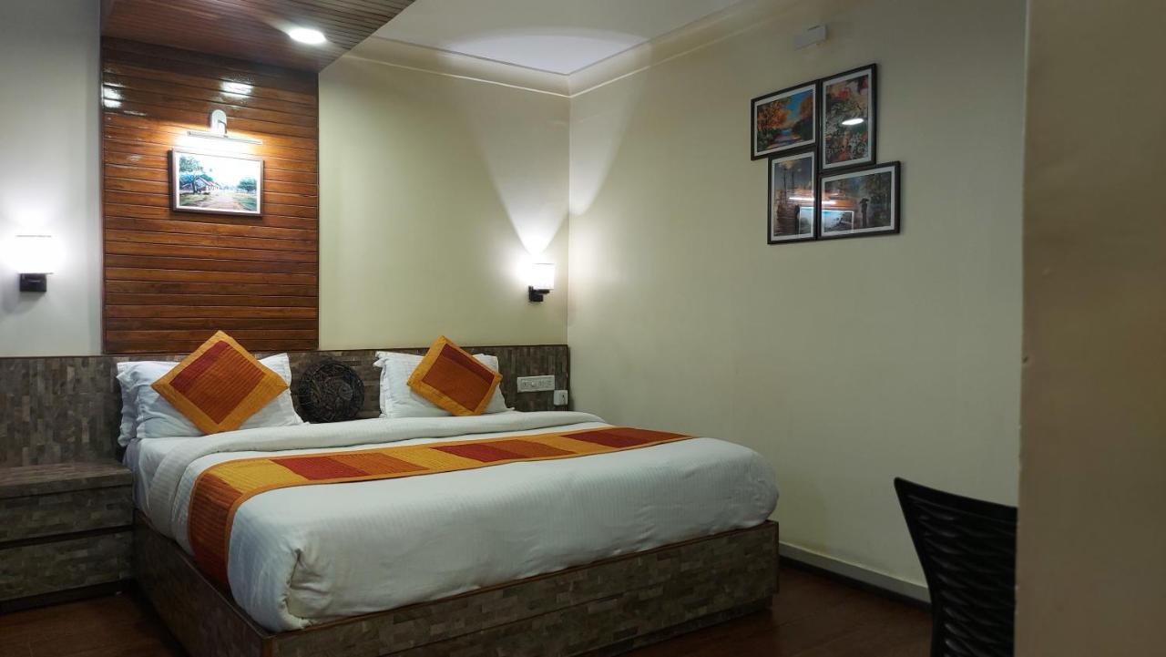 Shaleen Elegance Homestay Nakki Lake 400 Meters マウント・アブ エクステリア 写真