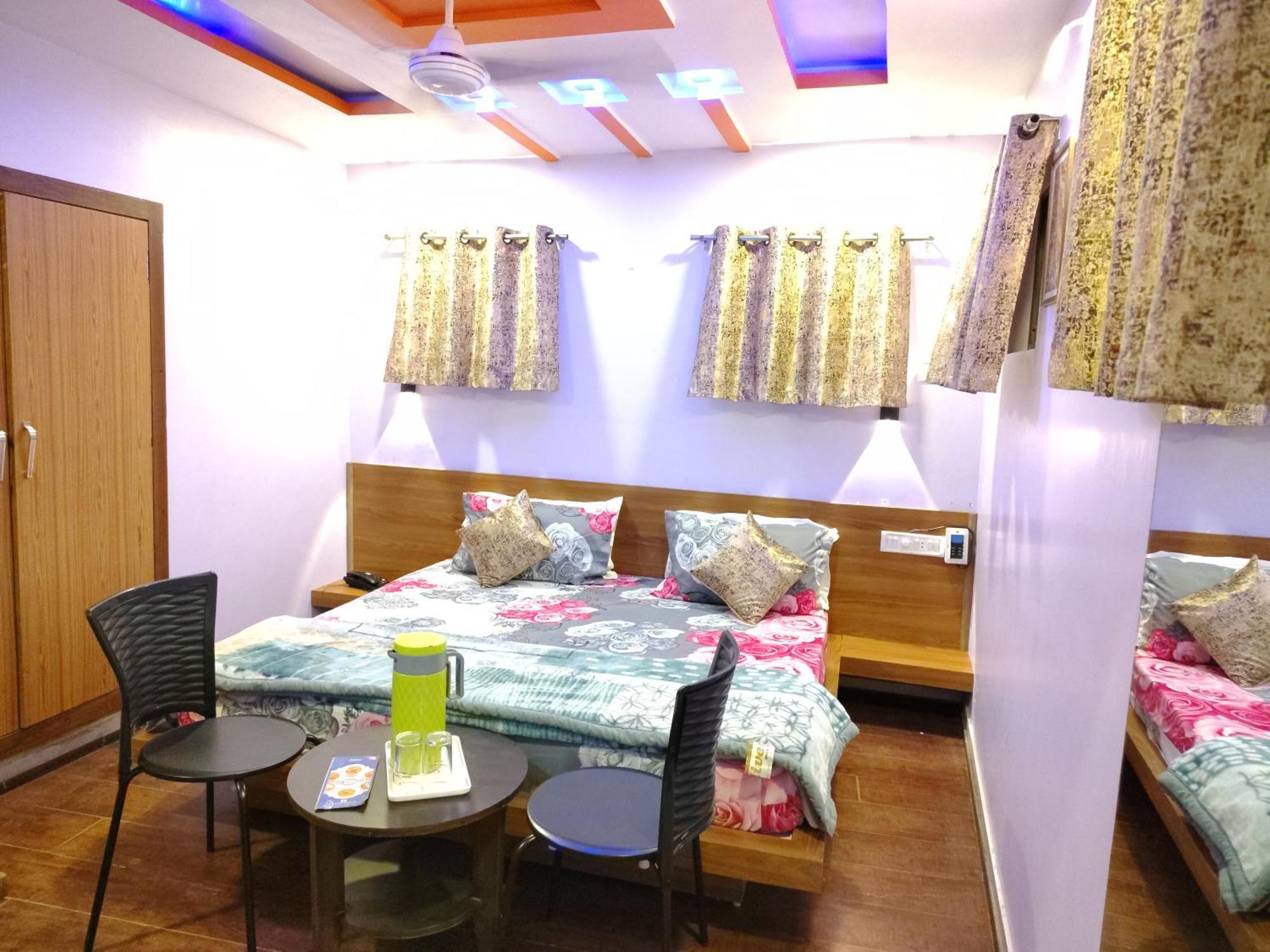 Shaleen Elegance Homestay Nakki Lake 400 Meters マウント・アブ エクステリア 写真