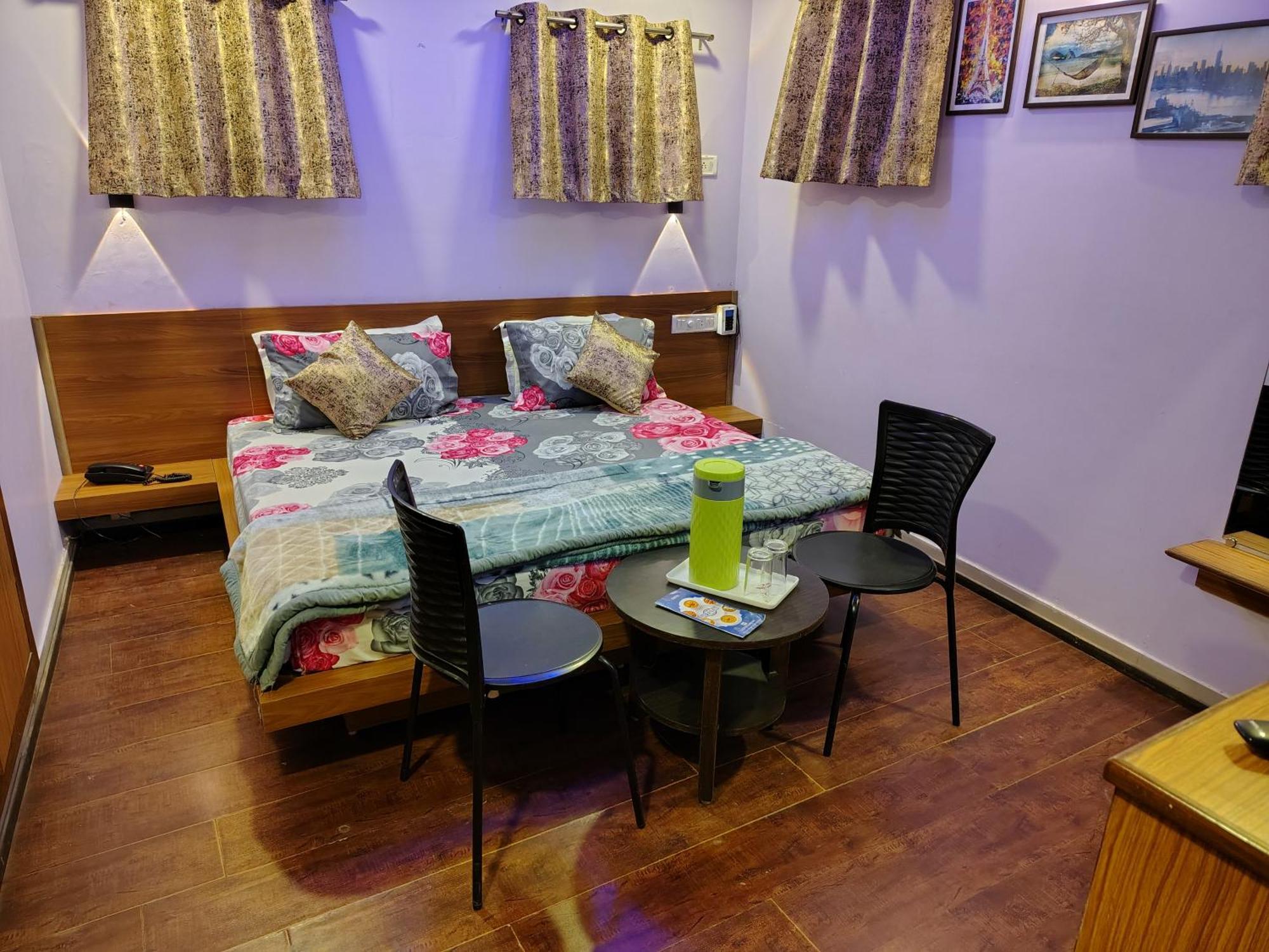 Shaleen Elegance Homestay Nakki Lake 400 Meters マウント・アブ エクステリア 写真