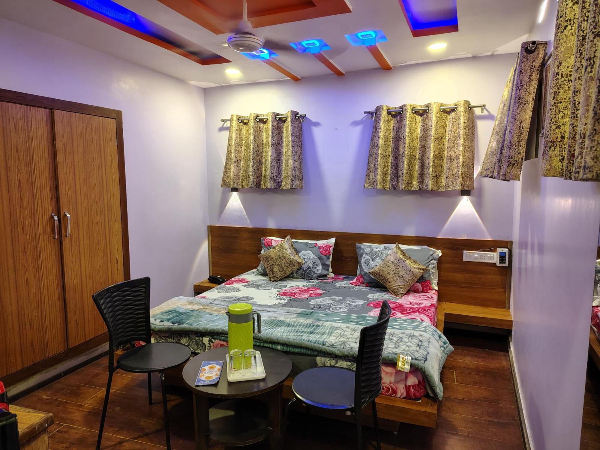 Shaleen Elegance Homestay Nakki Lake 400 Meters マウント・アブ エクステリア 写真
