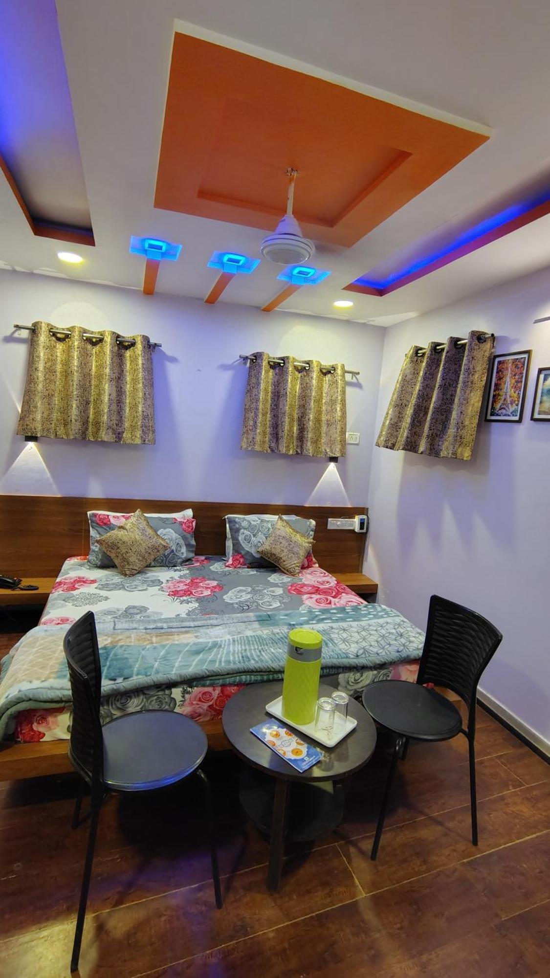 Shaleen Elegance Homestay Nakki Lake 400 Meters マウント・アブ エクステリア 写真