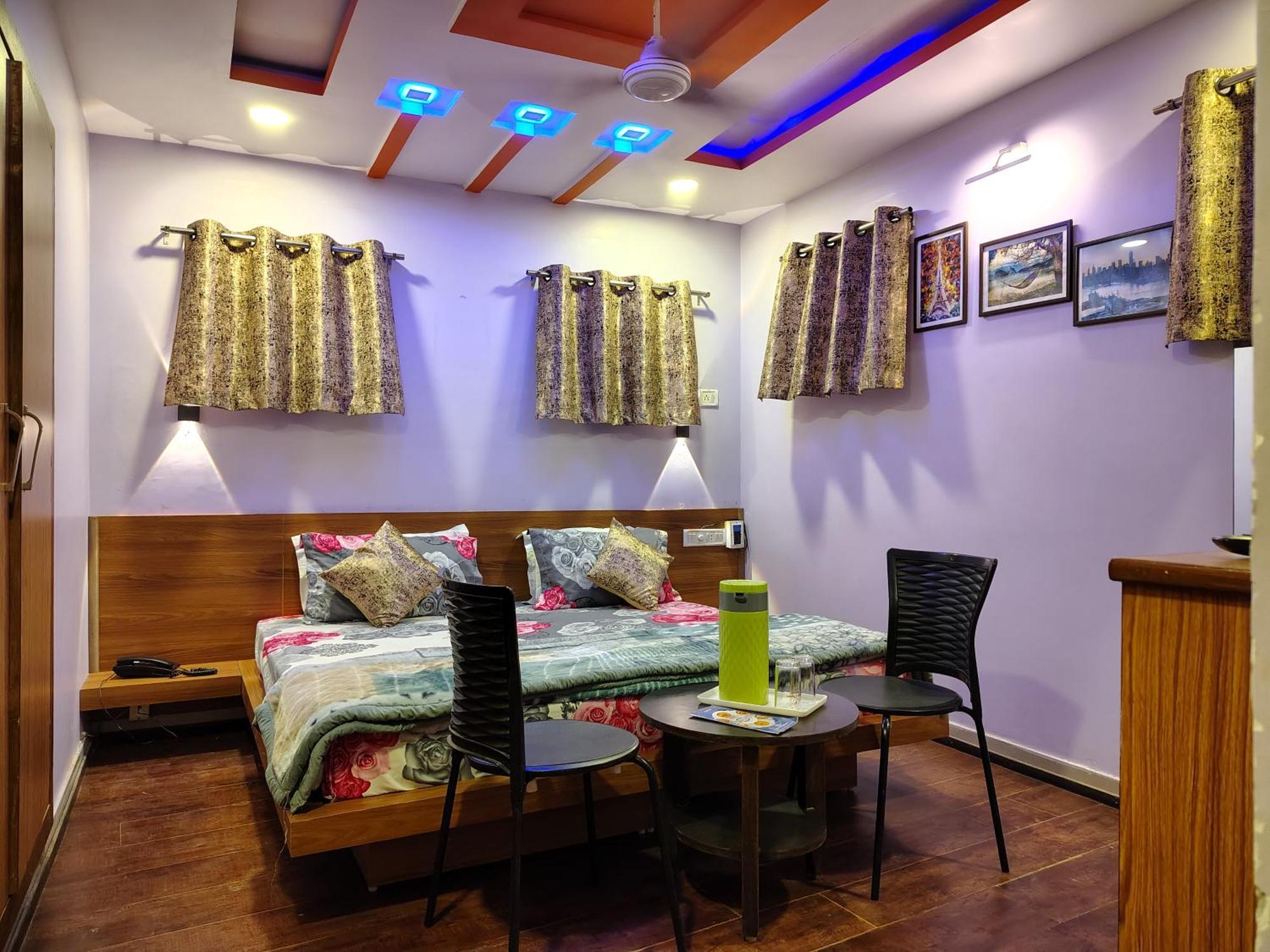 Shaleen Elegance Homestay Nakki Lake 400 Meters マウント・アブ エクステリア 写真