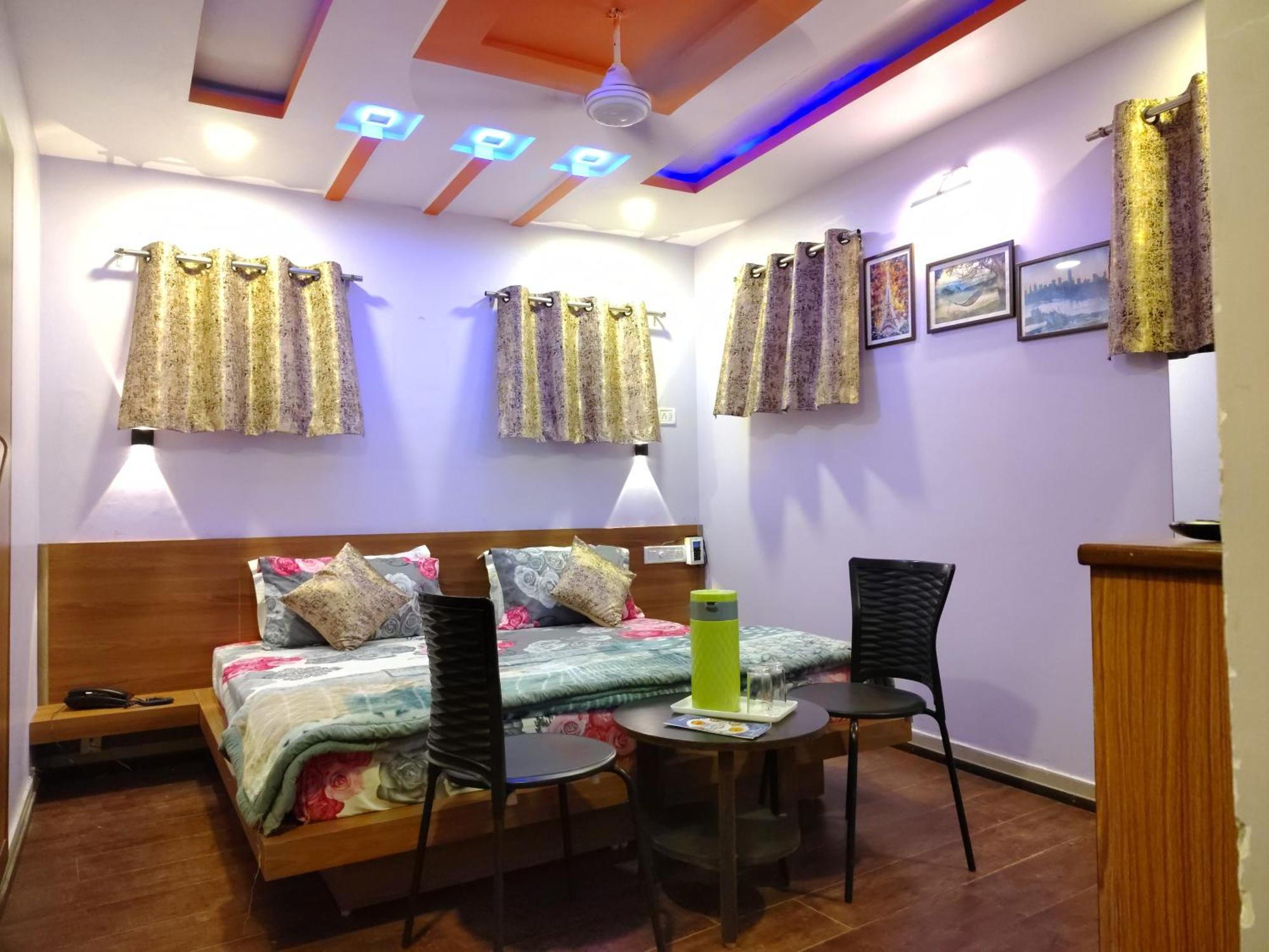 Shaleen Elegance Homestay Nakki Lake 400 Meters マウント・アブ エクステリア 写真
