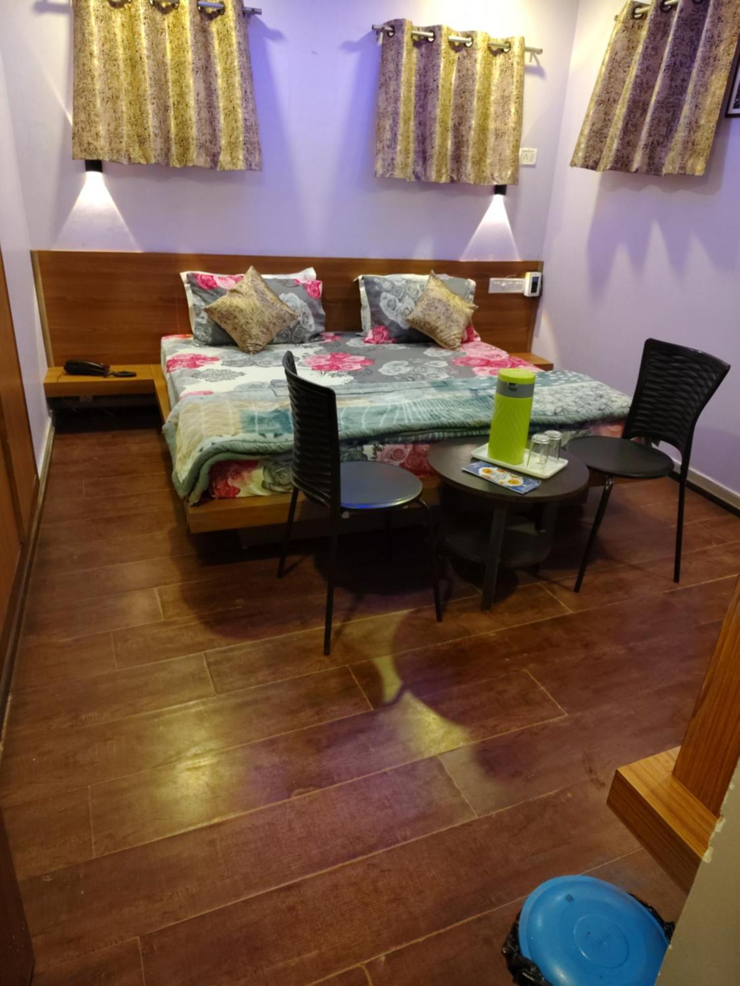 Shaleen Elegance Homestay Nakki Lake 400 Meters マウント・アブ エクステリア 写真